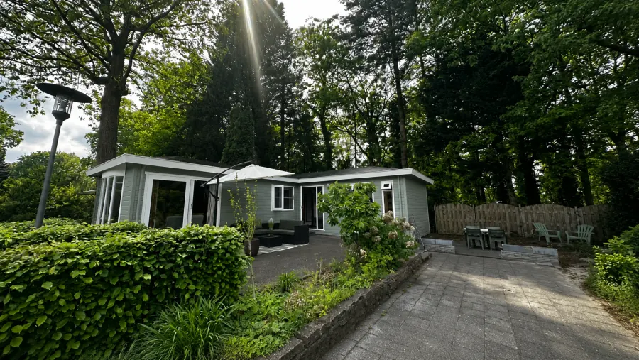 Buitenkant – het huis tussen de bomen